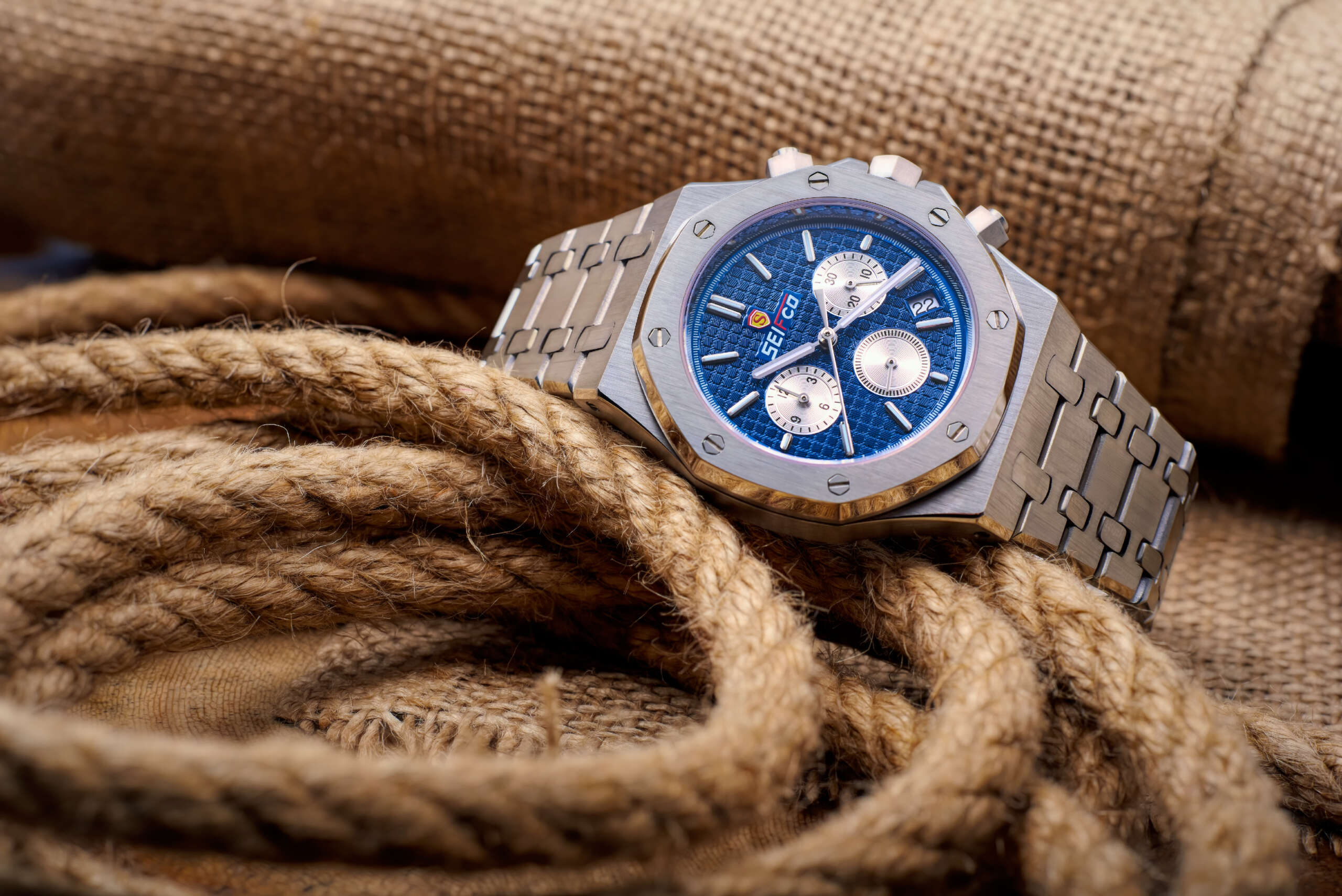 SEIFCO Sport Men’s Stainless Steel Quartz Watch with Textured Blue Dial and Silver Bracelet - الصورة 2